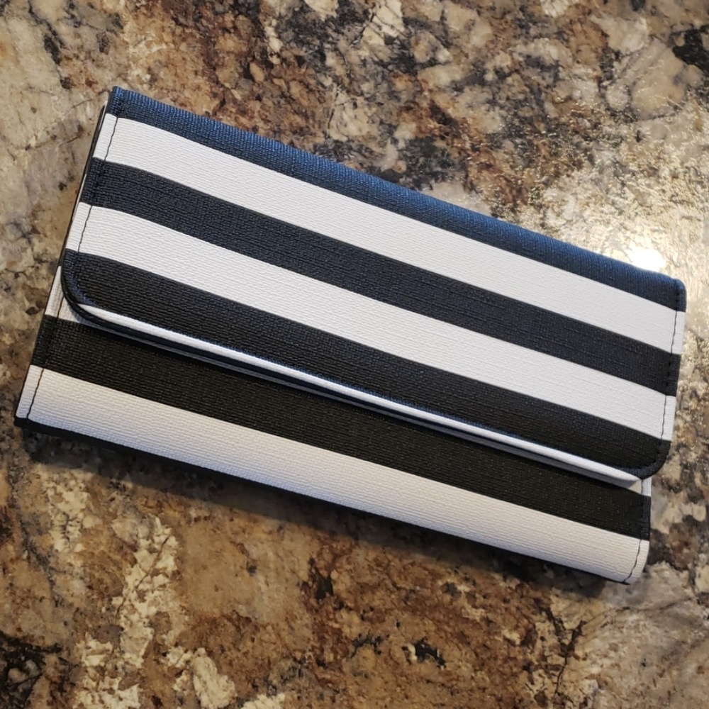 NWOT Kut from the Kloth Slim Striped Wallet